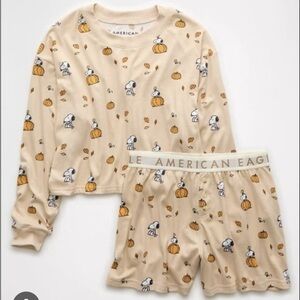 American Eagle medium peanuts pumpkin shorts or pajama set